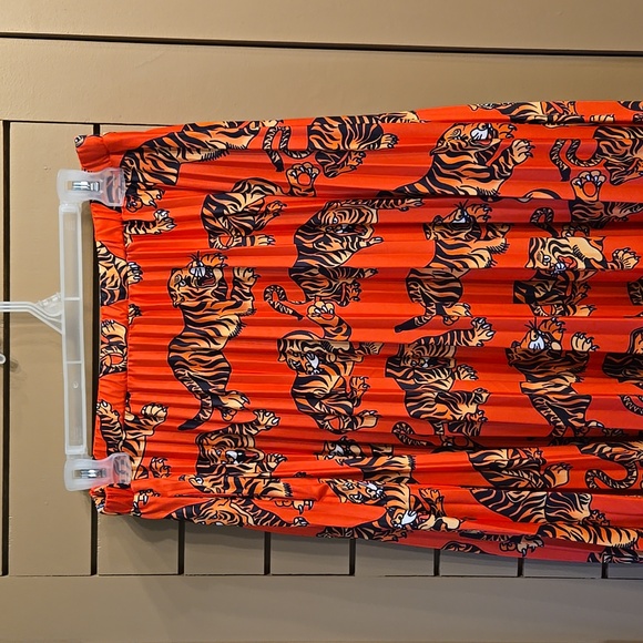 Dressed In LALA Don't Let Them Tame You Pleated Midi Skirt Size Large - Picture 5 of 10